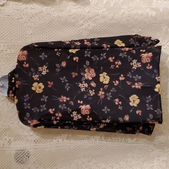 Chaus sz 14 black w/ flowers thin button down top - Picture 7 of 10